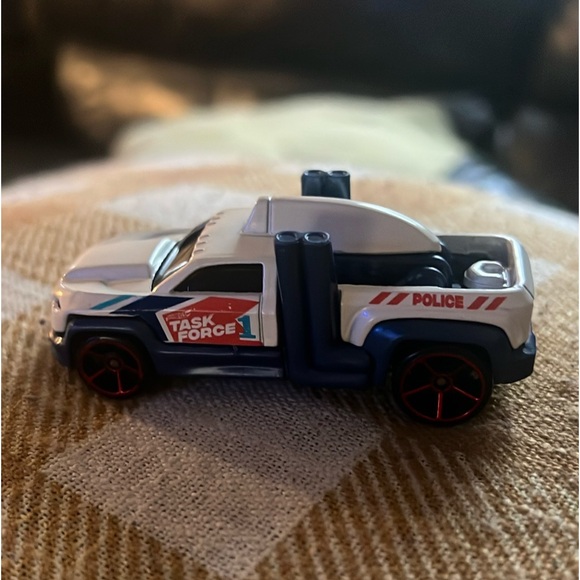 MATCHBOX BOAT CARS AND RESCUE TRUCK - Picture 10 of 10